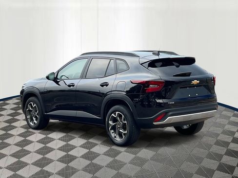 Used 2024 Chevrolet Trax LT w/ Driver Confidence Package FWD image 4