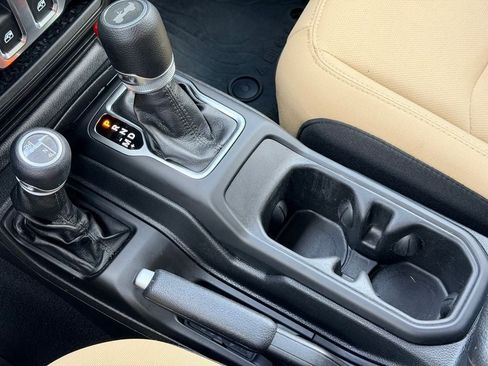 Used 2022 Jeep Wrangler Sport AWD/4WD image 28