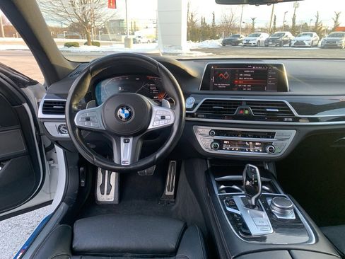 Used 2020 BMW 740i w/ M Sport Package image 27