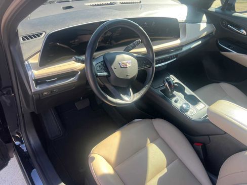 Used 2024 Cadillac XT4 Luxury w/ Cold Weather Package image 15