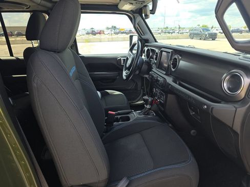 Used 2023 Jeep Wrangler Unlimited Rubicon 4xe w/ Cold Weather Group AWD/4WD image 5