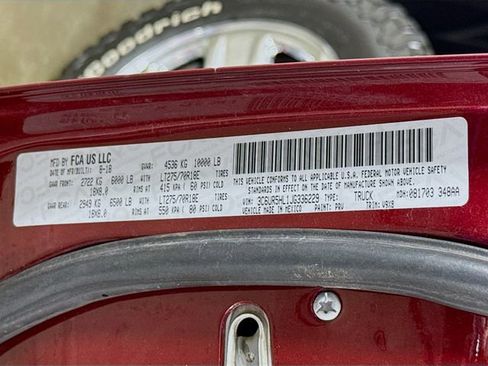 Used 2018 RAM 2500 Tradesman w/ Chrome Appearance Group image 29