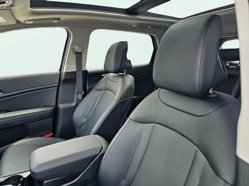 New 2026 Kia Sportage SX image 16