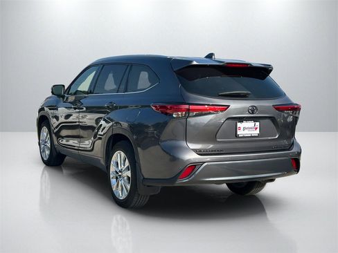 Used 2022 Toyota Highlander Limited image 7