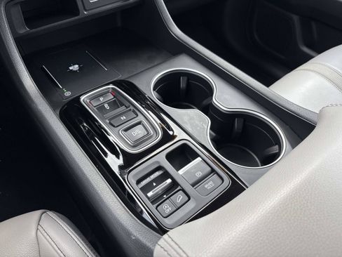 Used 2023 Honda Pilot Touring image 32