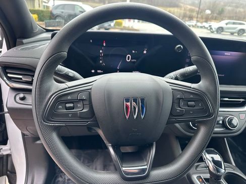 Used 2025 Buick Envista Preferred image 10