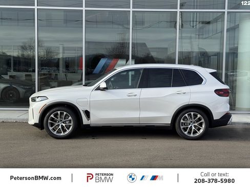 New 2026 BMW X5 xDrive50e image 3