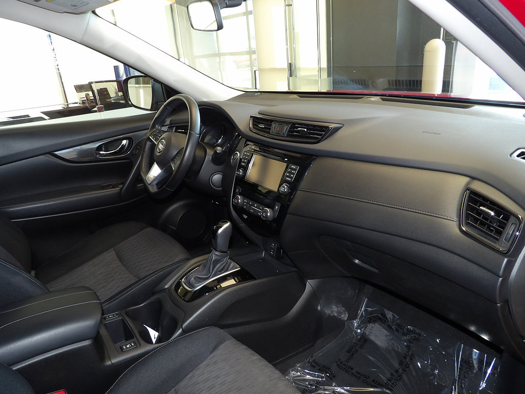 Used 2017 Nissan Rogue SV w/ SV Premium Package AWD/4WD image 13