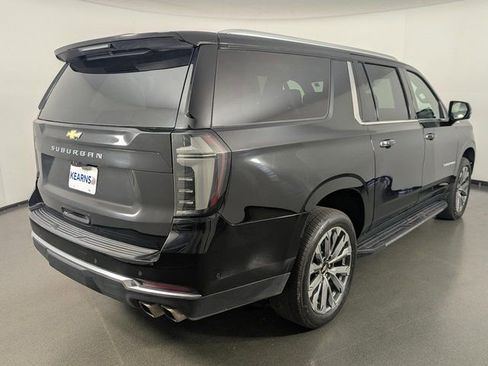 Used 2025 Chevrolet Suburban High Country w/ Sun And Tow Package AWD/4WD image 7