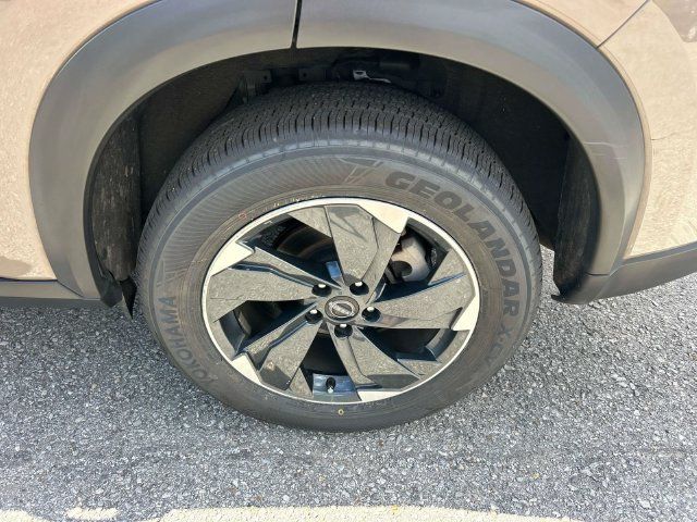 Certified 2025 Nissan Rogue SV AWD/4WD image 12