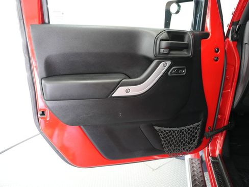 Used 2014 Jeep Wrangler Sahara w/ Mopar Chrome Edition Group image 32