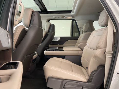 Used 2024 Lincoln Navigator L Reserve image 19