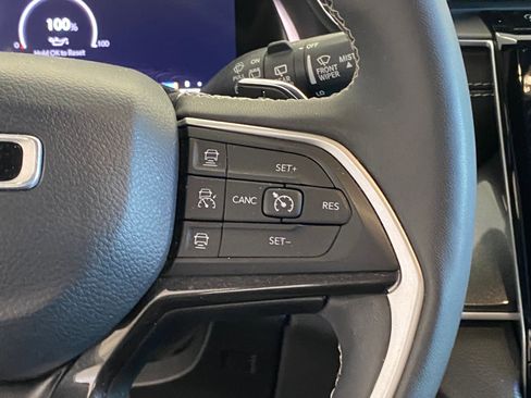 Used 2023 Jeep Grand Cherokee Altitude image 28