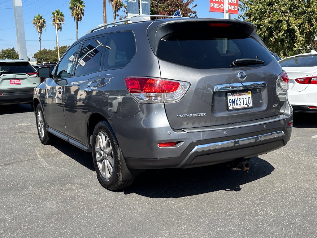 Used 2016 Nissan Pathfinder SV FWD image 3