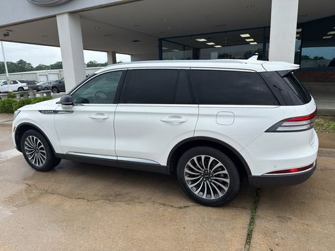 Used 2023 Lincoln Aviator Reserve w/ Elements Package Plus AWD/4WD image 8