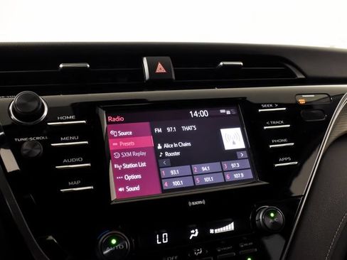 Used 2020 Toyota Camry SE FWD image 29