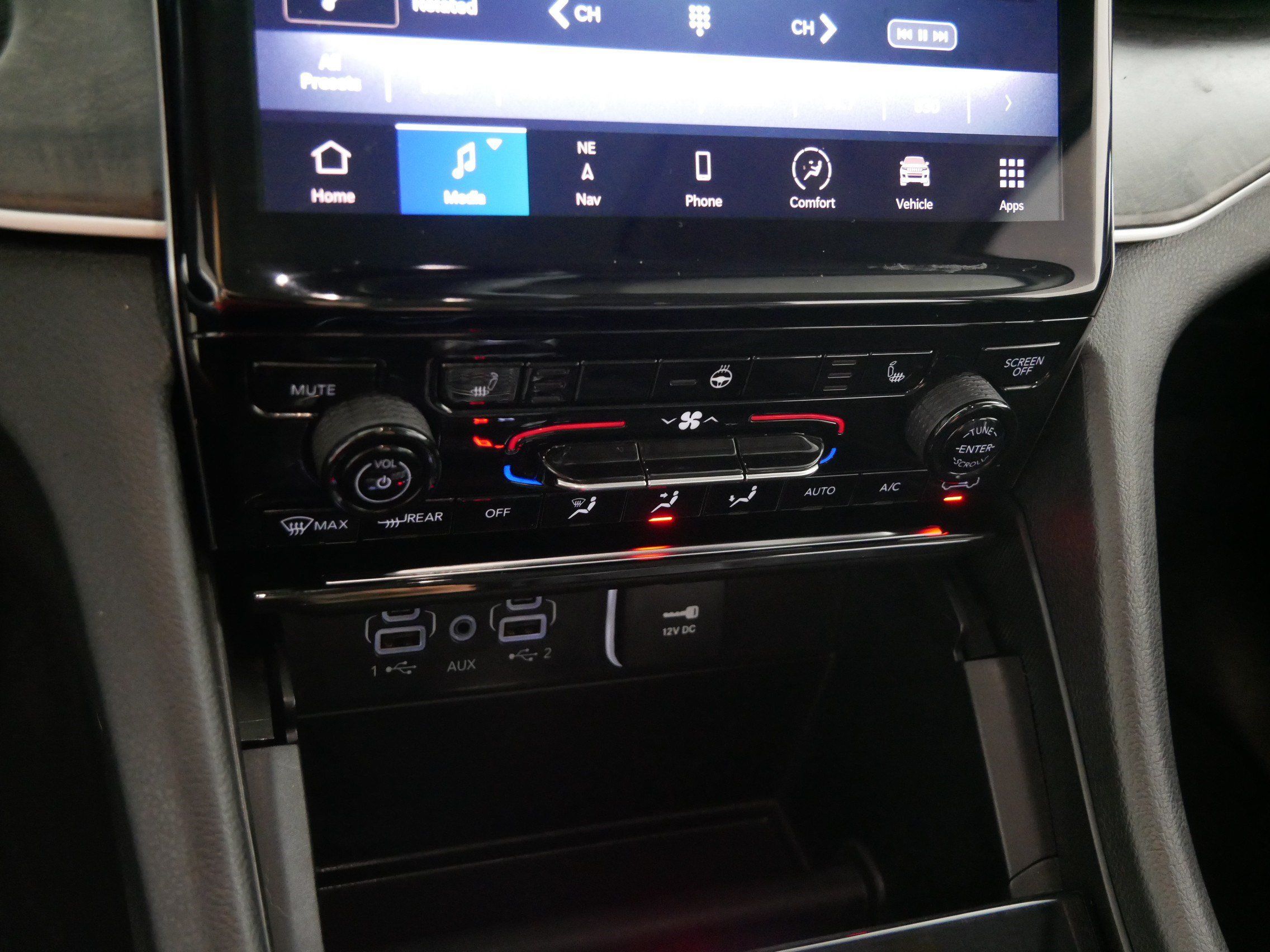 Used 2023 Jeep Grand Cherokee L Limited AWD/4WD image 23