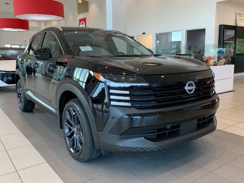 New 2026 Nissan Kicks SR w/ SR Premium Package FWD image 1