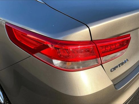 Used 2017 Kia Optima EX image 31