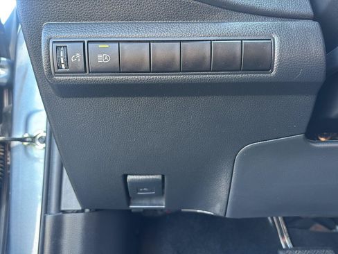 Used 2024 Toyota Corolla LE FWD image 29