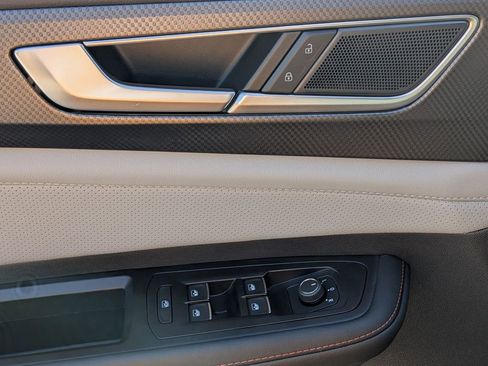 Used 2025 Volkswagen Atlas Peak Edition SE image 14