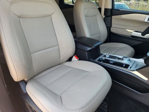 Used 2022 Ford Explorer Limited w/ Equipment Group 301A image 18