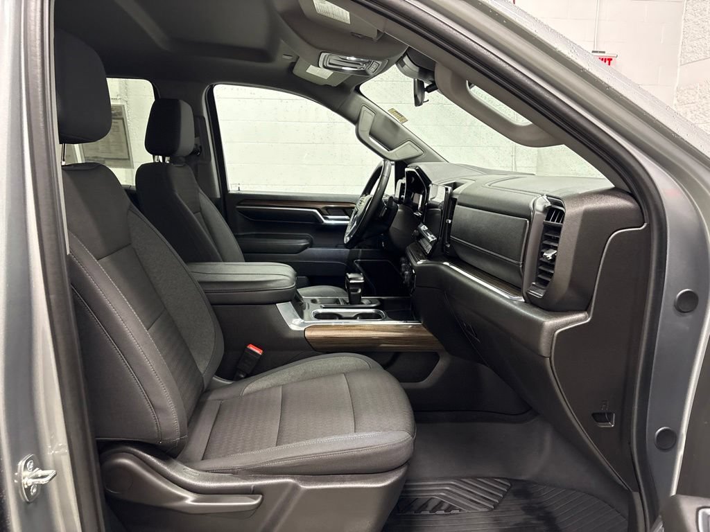 Used 2024 Chevrolet Silverado 1500 LT AWD/4WD image 38