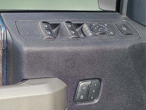 Used 2019 Ford F250 Lariat w/ Lariat Ultimate Package AWD/4WD image 15