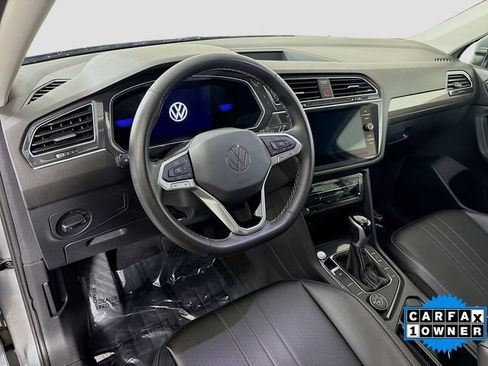 Used 2024 Volkswagen Tiguan SE image 9