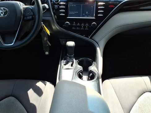 Used 2018 Toyota Camry LE image 18