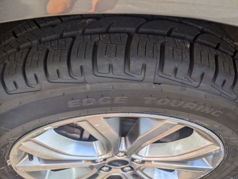 Used 2024 Ford Edge Titanium image 13