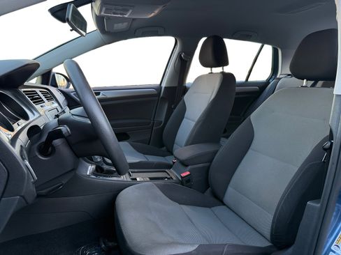 Used 2016 Volkswagen e-Golf SE image 9