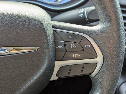 Used 2015 Chrysler 200 Limited image 25