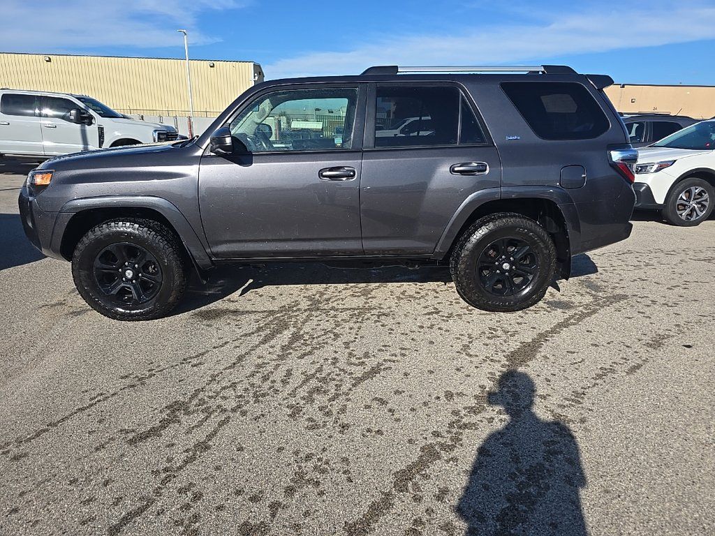 Used 2019 Toyota 4Runner SR5 AWD/4WD image 3