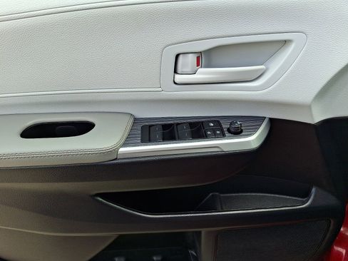 Used 2025 Toyota Sienna LE image 13