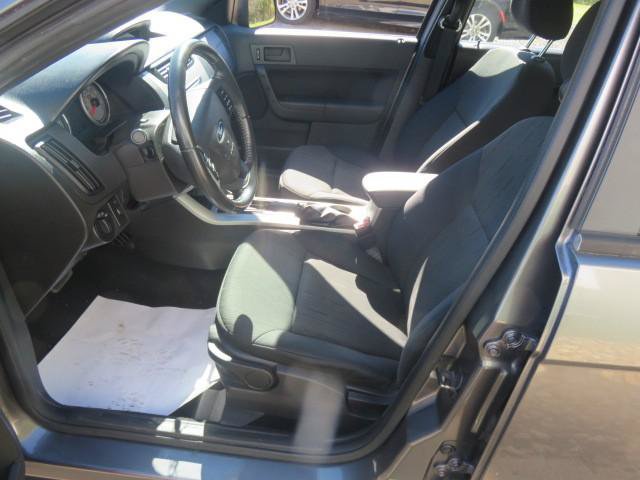 Used 2010 Ford Focus SE FWD image 12
