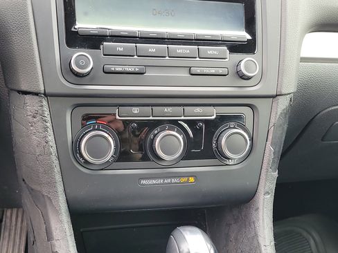 Used 2013 Volkswagen Golf 4-Door image 27