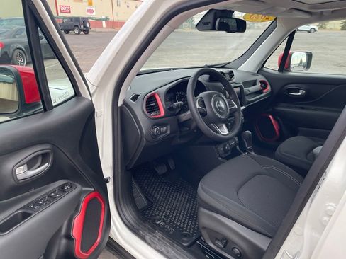Certified 2023 Jeep Renegade Latitude w/ Sun/Sound Group AWD/4WD image 2