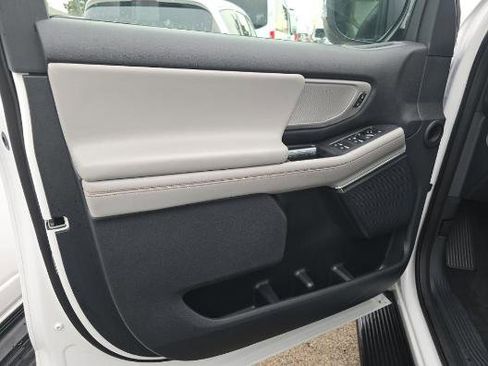 Used 2025 Ford Expedition Active image 6