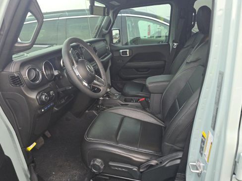 Used 2023 Jeep Wrangler Unlimited Sahara AWD/4WD image 13