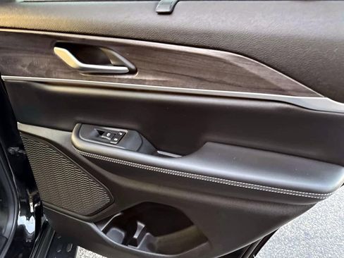 Used 2024 Jeep Grand Cherokee Limited w/ Luxury Tech Group II image 14