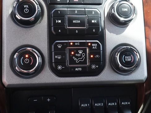Used 2015 Ford F250 Lariat w/ Lariat Ultimate Package AWD/4WD image 37