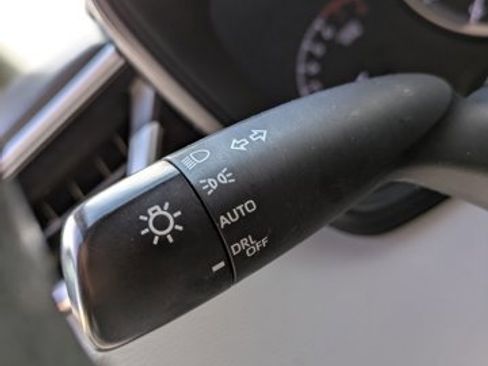 Used 2020 Toyota Corolla LE image 11