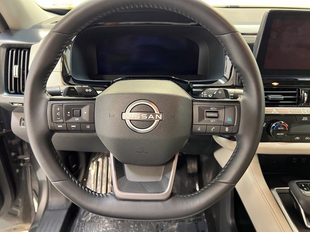 Used 2026 Nissan Pathfinder SL AWD/4WD image 19