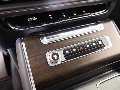 Used 2025 Lincoln Aviator Reserve w/ Equipment Group 201A image 8