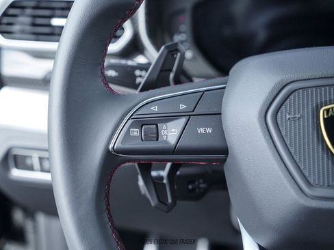 Used 2024 Lamborghini Urus S AWD/4WD image 35