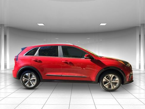 Used 2020 Kia Niro EX image 2
