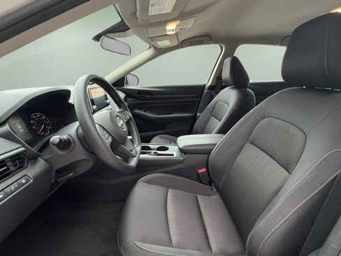 Certified 2025 Nissan Altima 2.5 S FWD image 9