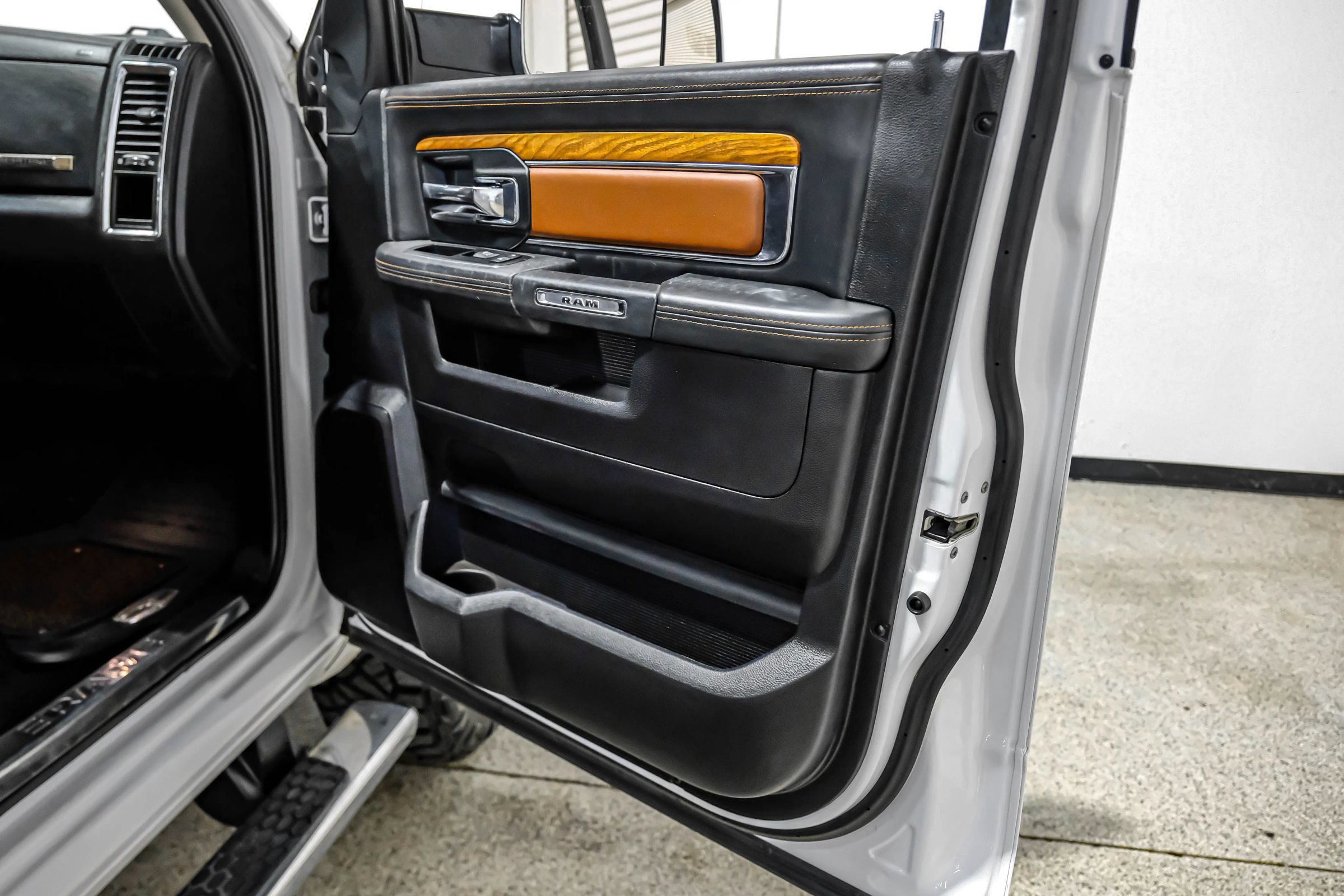 Used 2017 RAM 2500 Longhorn w/ Convenience Group AWD/4WD image 62