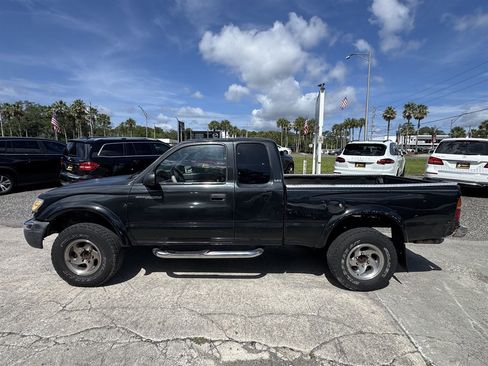 Used 2000 Toyota Tacoma PreRunner RWD image 2